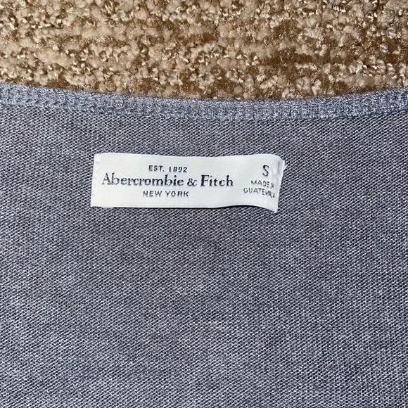 Abercrombie & Fitch Long Sleeve Crop Top - Picture 4 of 4